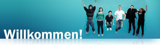 Springende Gruppe von jungen Erwachsenen